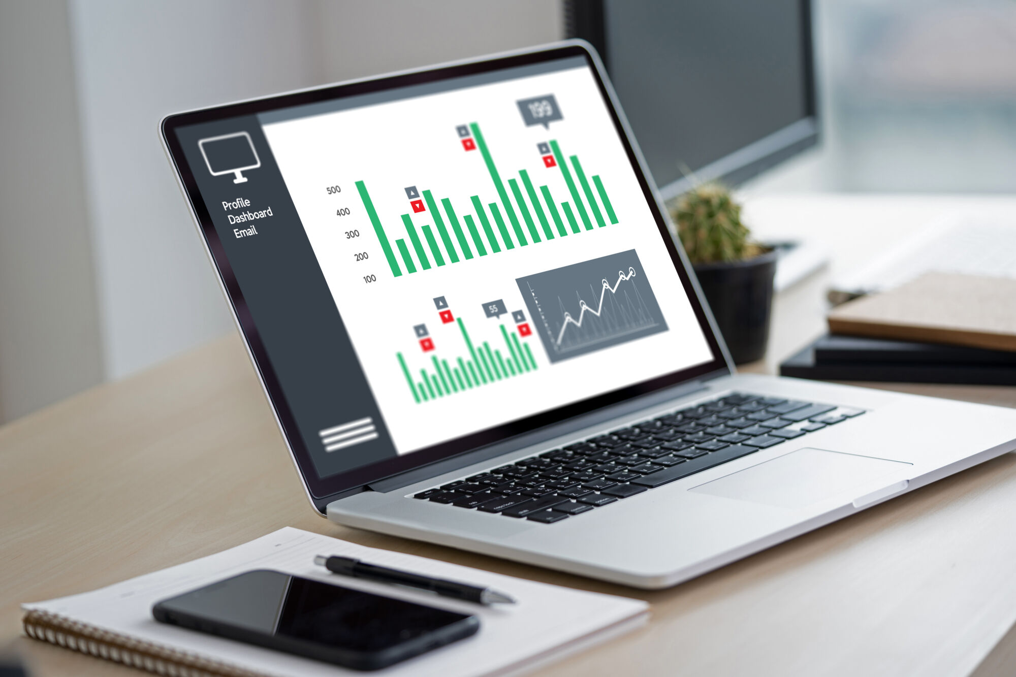 Ordinateur portable sur un bureau affichant des statistiques de performance avec un diagramme à barres et des indicateurs.