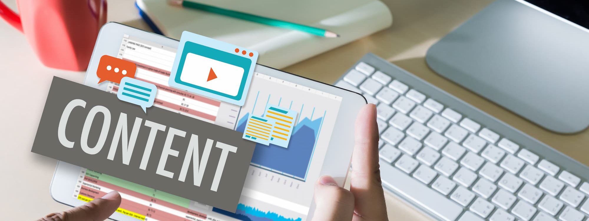 Tablette affichant des statistiques et du contenu multimédia avec l'inscription 'CONTENT'.